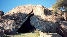 Fotograf�a de la entrada de la cueva de Boquique (Plasencia)